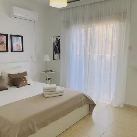 Appartement On The Street Of Bars&nightclubs In 10