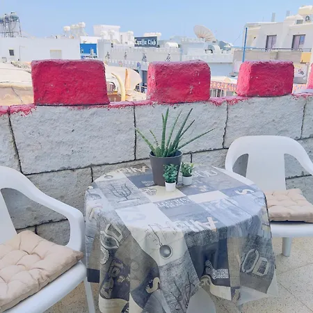 Apartment On The Street Of Bars&nightclubs In 10